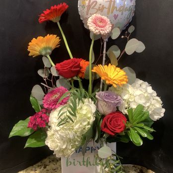 Vallarta Supermarkets - Fresh cut  flowers - Grocery Near Me - Burbank, California