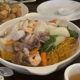 Seafood L26. Shredded Pork Pan Fried Crispy Noodle