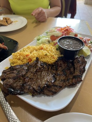 Pupuseria Mana by null