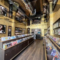 Move On - Record store