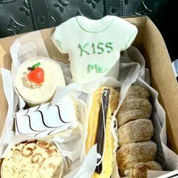 Daniel's of Paris - Apple, tiramisu, neapolitan, scone, eclair, cookie