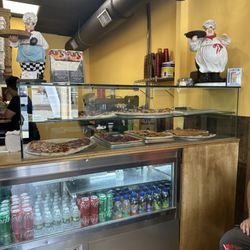 Avanti’SL Pizzeria - Pizza counter