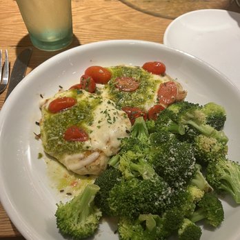 Olive Garden Italian Restaurant - Grilled Chicken Margherita - Italian Near Me - Bloomington, Illinois