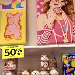 IT'SUGAR - I like the canvas art and cute puppies.