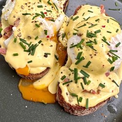 Loft - Eggs Benedict mit "Bacon"