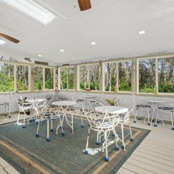 Eagle Wing Inn - Breakfast Room - Hotels Near Me - Eastham, Massachusetts