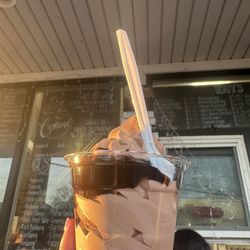 Stella’s Creamery & Cakes
