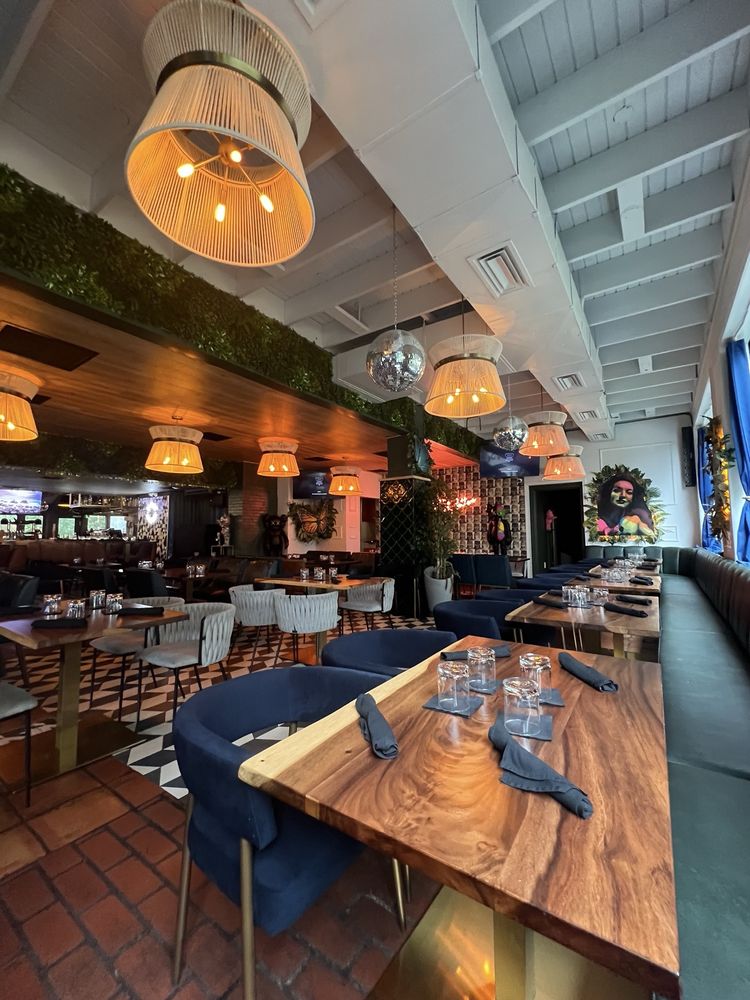 La Buena Vida - Cary