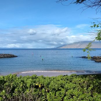 Eddie Pu hiking trail - End of Breakwater seen from Eddie Pu trail - Hiking Near Me - Kihei, Hawaii Eddie Pu hiking trail - End of Breakwater seen from Eddie Pu trail - Hiking Near Me - Kihei, Hawaii