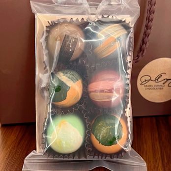 Daniel Corpuz Chocolatier - Bag of 6 - Hojicha Tea, Philippine Coffee, Pandan, Yuzu Saigon Cinnamon, Jasmine Kumquat, and Kalamansi (-$5 for a bag) - Chocolatiers & Shops Near Me - New York, New York Daniel Corpuz Chocolatier - Bag of 6 - Hojicha Tea, Philippine Coffee, Pandan, Yuzu Saigon Cinnamon, Jasmine Kumquat, and Kalamansi (-$5 for a bag) - Chocolatiers & Shops Near Me - New York, New York
