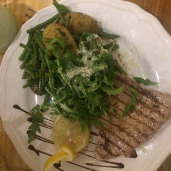 Mémé Café - Fresh tuna seared with lemon and simple spices & sautéed green beans and potatoes topped with arugula greens. - Mediterranean Near Me - Brussels, BRU