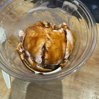 Milkcraft - Strawberry Balsamic - Ice Cream & Frozen Yogurt Near Me - New Haven, Connecticut