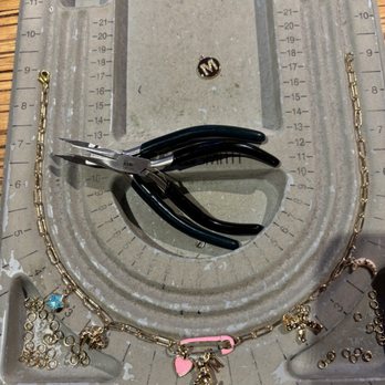 Beadniks - making necklace - Arts & Crafts Near Me - Chicago, Illinois