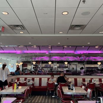Sunliner Diner - Diners Near Me - Pigeon Forge, Tennessee Sunliner Diner - Diners Near Me - Pigeon Forge, Tennessee