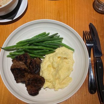 The Mariner - Filet Mignon with Mashed Potatoes and Green Beans - Seafood Near Me - Mystic, Connecticut The Mariner - Filet Mignon with Mashed Potatoes and Green Beans - Seafood Near Me - Mystic, Connecticut