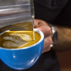 Cleanskin Coffee Co - Latte art - Rosetta Pour