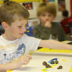 Village Preschool of Saratoga - Science and Painting with snails. Fun!