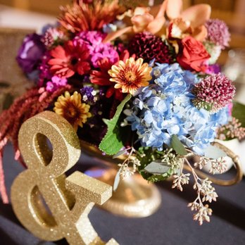 Flowers By Sam - Sweetheart table centerpiece - Floral Designers Near Me Flowers By Sam - Sweetheart table centerpiece - Floral Designers Near Me