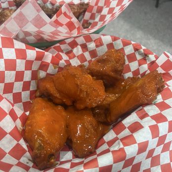 The pizza hub - Buffalo chicken wings. - Pizza Near Me - Riverside, California The pizza hub - Buffalo chicken wings. - Pizza Near Me - Riverside, California