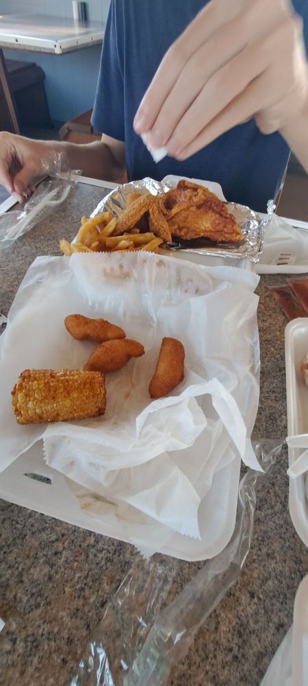 Food from Papa Bill's Ribs