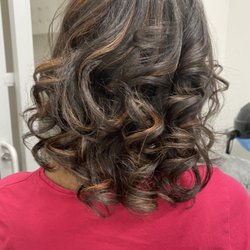 Tomika Nicole’s Hair studio - Highlight w/natural blowout and style