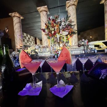 Martuni's - Lounges Near Me - San Francisco, California