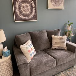 Ellie Mental Health - Welcoming seating.