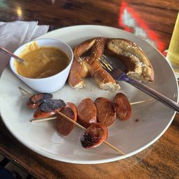 Pretzel and sausage fondue Pretzel and sausage fondue