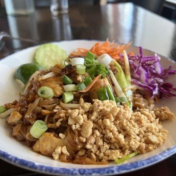 Giti Thai - chicken pad thai - Thai Near Me - Windsor Hills, California Giti Thai - chicken pad thai - Thai Near Me - Windsor Hills, California