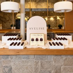 AVELISE - Bonbon Tasting Display