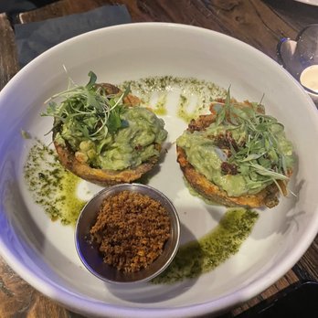 Neme Gastro Bar - Tostones con Avocado - Gastropubs Near Me - Miami, Florida