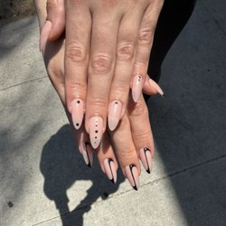 T Nails Lomita 
