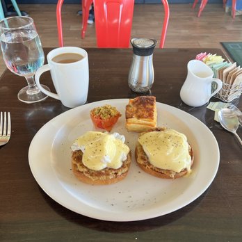 Cafe Le Reve - Les crab Benedict with cafe potatoes! - Breakfast & Brunch Near Me - Riverside, California