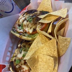 Mamma Llama Eatery & Cafe - Grilled caprise