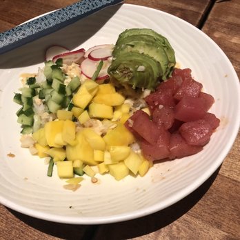Earls Kitchen + Bar - Ahi Tuna Poke - Canadian (New) Near Me - Richmond, British Columbia