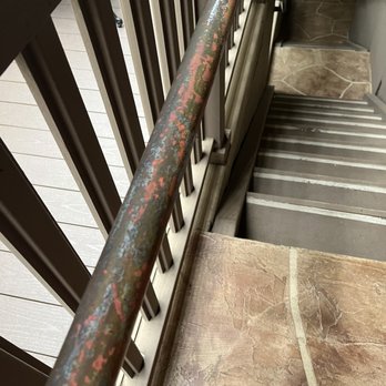 Little Sur Inn - Rusted chipped hand rail, it was dirty and stained my daughters hands - Hotels Near Me - Cambria, California