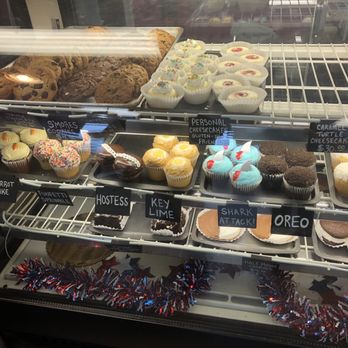 Meriano's Bake Shoppe - Case - Bakeries Near Me - Madison, Connecticut