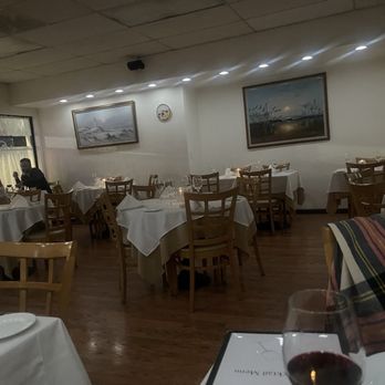 4 Seasons Mediterranean Cuisine - Dining room - Mediterranean Near Me - Danbury, Connecticut 4 Seasons Mediterranean Cuisine - Dining room - Mediterranean Near Me - Danbury, Connecticut