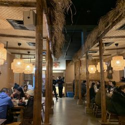 Nian Yi Kuai Zi - Inside decor is quite good, the passage way is spacious.