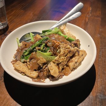 Long Chim Sydney - Pad see ew - Thai Near Me - Sydney, NSW
