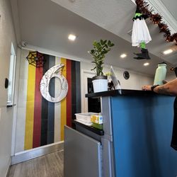Studio 6 - Front desk