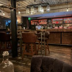 Heads & Tales Bar - Bar area