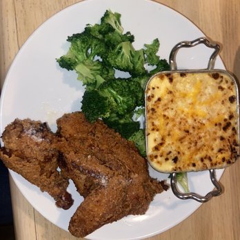 The Northside Social - Fried chicken, Mac & cheese, broccoli - American Near Me - Indianapolis, Indiana The Northside Social - Fried chicken, Mac & cheese, broccoli - American Near Me - Indianapolis, Indiana