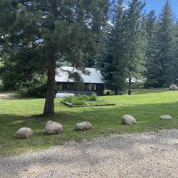 Lone Wolf Cabins - Cabin #4 "the rustic lodge" 2 bedrooms