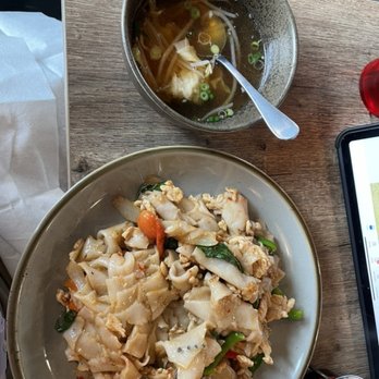 Chang Thai - Pad Kee Mao (Drunken Noodle) & Wonton Soup - Thai Near Me - Charlottesville, Virginia