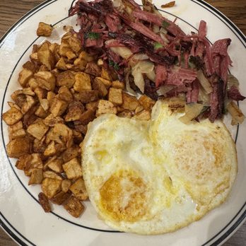Mimi's Cafe - Corned Beef Hash & Eggs - Breakfast & Brunch Near Me - Murray, Utah