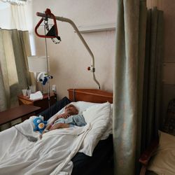 The Pearl of Elk Grove - The rooms are kind of tight. The professional visiting staff like the wound care team are very good but they don't talk to the staff nurses.