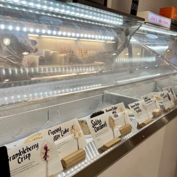 Jeni's Splendid Ice Creams - Inside - Ice Cream & Frozen Yogurt Near Me - Calabasas, California