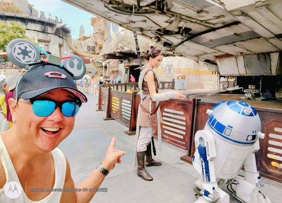 Star Wars: Galaxy's Edge by null