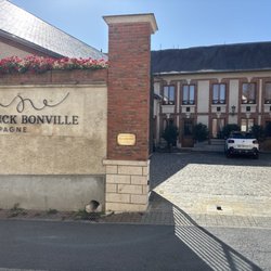Bonville Frank - Entrance